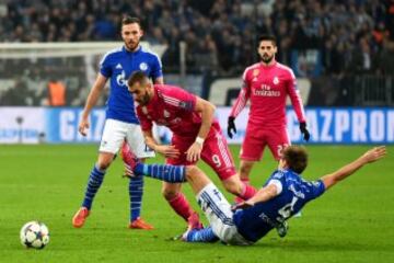 Karim Benzema y Benedikt Hoewedes.