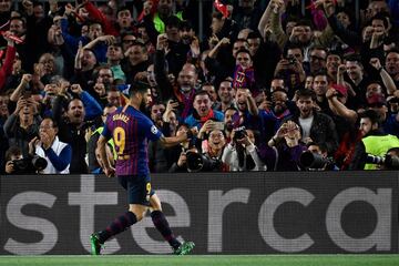 1-0. Luis Suárez celebró el primer gol.