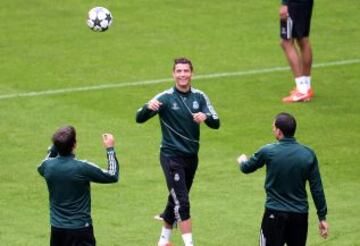 Cristiano Ronaldo durante el entrenamiento del Real Madrid en Dortmund previo al partido de semifinales de Champions League.