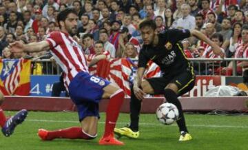 Raúl García en el partido de vuelta de cuartos de final de la Champions contra el Barcelona el 9 de abril de 2014.