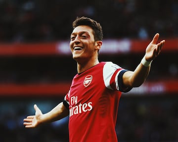 Mesut se marchó al Arsenal en la temporada 13/14 tras 3 temporadas en el Real Madrid. Al club blanco llegó procedente del SV Werder Bremen. 