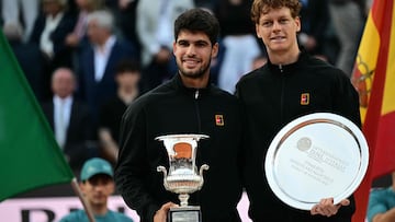 Carlos Alcaraz y Jannik Sinner, en la entrega de trofeos del Masters 1.000 de Roma.