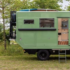 Convierten un camión de bomberos en una camper de ensueño