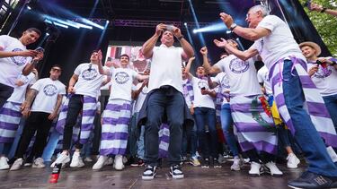 30/05/22 REAL VALLADOLID FIESTA CELEBRACION ASCENSO A PRIMERA DIVISION
RONALDO NAZARIO PRESIDENTE