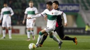 El Elche no puede con un buen Almería, que araña un punto