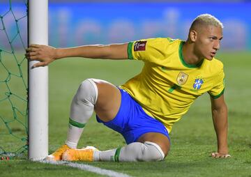 El delantero del Everton hace doblete. Después de perder la Copa América, busca cerrar el verano con la medalla de oro.