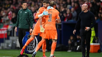 Tudor había sorprendido con la titularidad de Kinsky en el lugar de Vicario. Pero solo duró 17 minutos, ya que tras el fallo en dos goles, le retiró del campo.