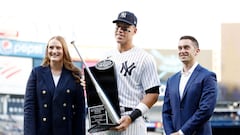 NEW YORK, NEW YORK - APRIL 19: Aaron Judge #99 of the New York Yankees is presented the Louisville Slugger Silver Slugger award before the game against the Los Angeles Angels at Yankee Stadium on April 19, 2023 in the Bronx borough of New York City.   Sarah Stier/Getty Images/AFP (Photo by Sarah Stier / GETTY IMAGES NORTH AMERICA / Getty Images via AFP)