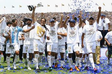 Los Universitarios no han podido levantar ningún otro trofeo desde el 2011. En aquella ocasión fue una Liga MX. El rival fue Monarcas que venía de eliminar al Cruz Azul del 'Ojitos' Meza en semifinales. Los auriazules terminaron por coronarse con un golazo de su juvenil Javier Cortés.