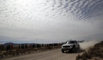 Sexta etapa, Uyuni-Uyuni.  Mikko Hirvonen, de finlandia, con Mini.