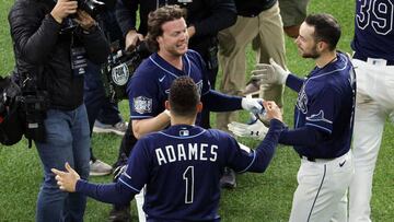 Kenley Jansen recibi&oacute; dos carerras al relevo en la novena baja gracias a un error del jardinero central Chris Taylor que le permiti&oacute; anotar a Randy Arozarena.