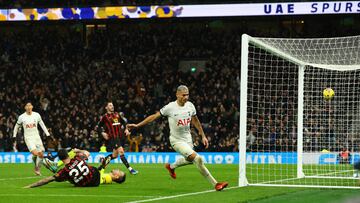 Soccer Football - Premier League - Tottenham Hotspur v AFC Bournemouth - Tottenham Hotspur Stadium, London, Britain - December 31, 2023 Tottenham Hotspur's Richarlison celebrates scoring their third goal Action Images via Reuters/Paul Childs NO USE WITH UNAUTHORIZED AUDIO, VIDEO, DATA, FIXTURE LISTS, CLUB/LEAGUE LOGOS OR 'LIVE' SERVICES. ONLINE IN-MATCH USE LIMITED TO 45 IMAGES, NO VIDEO EMULATION. NO USE IN BETTING, GAMES OR SINGLE CLUB/LEAGUE/PLAYER PUBLICATIONS.