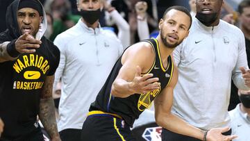 Stephen Curry, tras lanza un triple para Golden State Warriors ante Portland Trail Blazers.