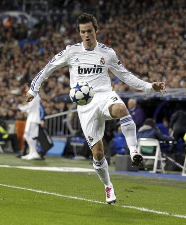 Tras pasar por el Castilla debutó en el primer equipo la temporada 2010-11. 