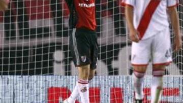 <b>PAPELETA. </b>Los jugadores de River se juegan esta noche el orgullo del club ante Belgrano.