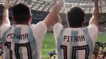 Estos hinchas fueron a la final del Mundial para animar... ¡al árbitro!