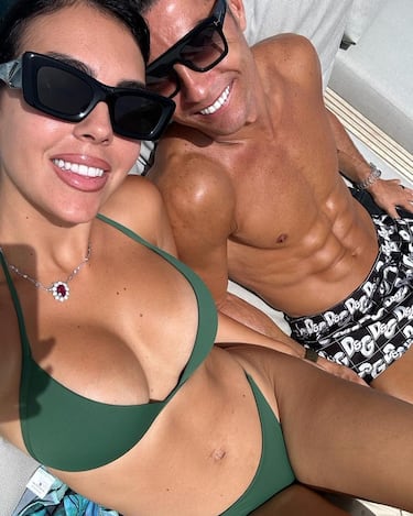 Vogue se pronuncia sobre las fotos en las que se ve a Georgina irreconocible