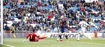 Real Madrid 0-1 Eibar | Recibió Escalante dentro del área, vio perfecta la incorporación de Cardona en el segundo palo y este controló y batió a Keylor en el mano a mano picando perfecta la pelota.