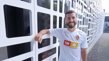 Gay¨¤: ¡°Volver¨ªa a renovar sin dudarlo, amo al Valencia¡±