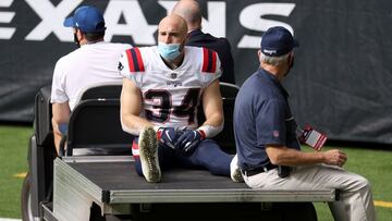 El vérsatil running back abandonó prematuramente el duelo entre Texans y Patriots; a través de redes sociales informó que no regresará este año.