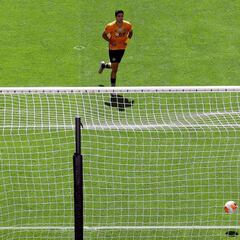 Raúl Jiménez abrió el camino en el triunfo de los Wolves