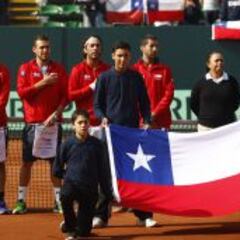 Las deudas que vuelven a complicar a José Hinzpeter