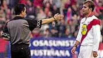 FERRÓN LLEVA DOS. Ferrón fue expulsado ante Alavés y Osasuna.