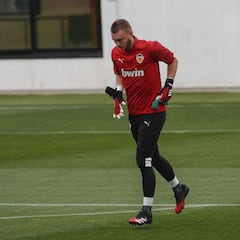 Vender a Cillessen, fundamental para cuadrar las cuentas