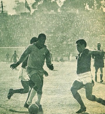 Además del Chile 3-Suiza 1, ese 30 de mayo se jugaron los partidos Uruguay 2-Colombia 1 en Arica, Argentina 1-Bulgaria 0 en Rancagua y Brasil 2-México 0 en Viña del Mar. En la foto, Pelé en el estadio El Tranque (actual Sausalito).