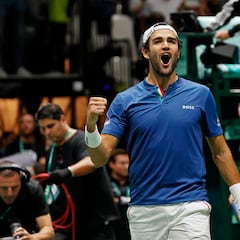 Italia deja a Croacia en el camino de España