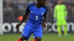 France&#039;s midfielder N&#039;Golo Kante drives the ball during the friendly football match between France and Scotland, at the St Symphorien Stadium in Longeville-l&Atilde;&uml;s-Metz, Eastern France, on June 4, 2016.  / AFP PHOTO / FRANCK FIFE