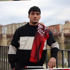 El Mirandés regresa al trabajo con la cara nueva de Iker Benito