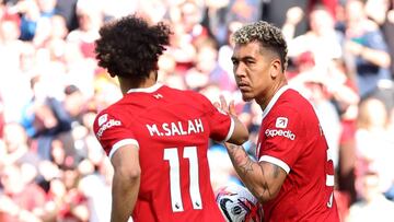 Firmino celebra su gol con Salah