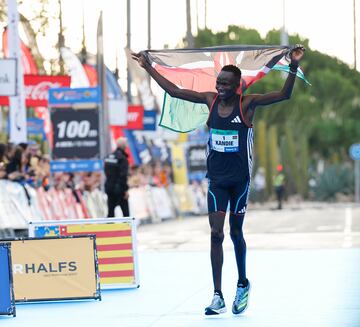 Kibiwott Kandie logr¨® 57:40 lo que convierte a Valencia en la prueba m¨¢s r¨¢pida del mundo en 2023.
