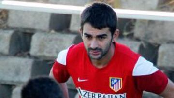 Adrián López durante un entrenamiento del Atlético de Madrid.