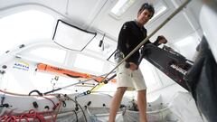 Charlie Dalin, a bordo del &quot;Apivia&quot; antes de la Vend&eacute;e Globe.