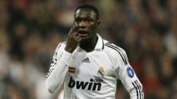 <b>LESIÓN MUSCULAR.</b> El centrocampista malí del Real Madrid, Mahamadou Diarra, estará de baja entre dos y tres semanas por culpa de una lesión muscular de grado I en el bíceps femoral de su muslo izquierdo.