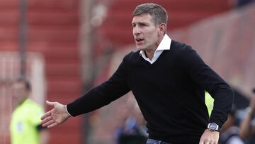 Futbol, Union Espa&Atilde;&plusmn;ola vs Universidad de Chile. Duodecima fecha campeonato de Apertura 2016/17.
 El entrenador de Union Espa&Atilde;&plusmn;ola Martin Palermo da instrucciones a sus jugadores durante el partido de primera division disputado contra Universidad de Chile en el estadio Santa Laura de Santiago, Chile.
 19/11/2016
 Martin Thomas/Photosport*************
 
 Football, Union Espa&Atilde;&plusmn;ola vs Universidad de Chile. Twelve date, Aperture Championship 2016/17.
 Union Espa&Atilde;&plusmn;ola&#039;s manager Martin Palermo  instructs his players during the first division football match played against Universidad de Chile at the Santa Laura stadium in Santiago, Chile.
 19/11/2016
 Martin Thomas/Photosport