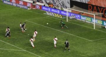 0-2. James Rodríguez marcó el segundo gol.