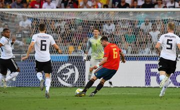 1-0. Fabi芍n Ruiz marc車 el primer gol.