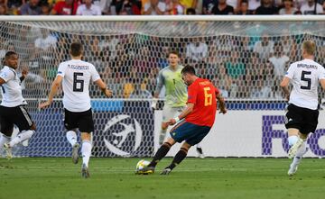 1-0. Fabián Ruiz marcó el primer gol.