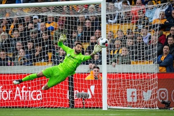 El internacional portugu¨¦s tambi¨¦n acumula 13 partidos sin tener que sacar el bal¨®n del fondo de sus redes, pero sus datos le delatan: en 29 encuentros ha encajado 47 goles (es el que m¨¢s tantos ha recibido de los diez), lo que da una media de 1,62 goles por partido.