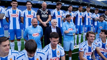 Pace posa con la plantilla del Espanyol al completo.