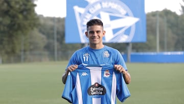 Kuki Zalazar ya posa con la camiseta del Deportivo