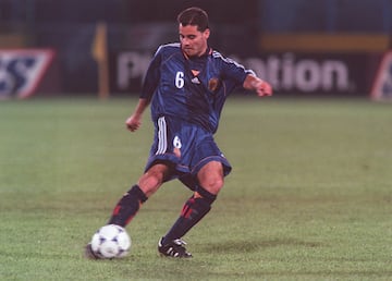 Ha sido internacional absoluto en una ocasión con España. José Antonio Camacho le hizo debutar el 23 de septiembre de 1998 frente a Rusia.