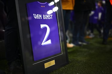 Nacido en Machelen, municipio de Bélgica que pertenece a la comunidad flamenca, fue un futbolista y entrenador de fútbol que jugó en la posición de defensa. Falleció el 3 de enero de 2025 a los 80 años de edad.