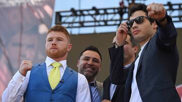 Los boxeadores Saúl 'Canelo' Álvarez y Julio César Chávez Jr. sostuvieron hoy su primer enfrentamiento mediático previo a su pelea en mayo.