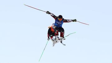 Bradly Leman salta para ganar la medalla de oro en la prueba de skicross de los Juegos Ol&iacute;mpicos de Invierno de Pyeongchang.