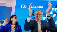 El presidente de la Xunta y candidato a la reelección, Alfonso Rueda (d), celebra la victoria durante el seguimiento de la jornada electoral de los comicios autonómicos de Galicia, en el hotel Eurostars de San Lázaro, a 18 de febrero de 2024, en Santiago de Compostela, A Coruña, Galicia (España). Todos los gallegos han sido llamados a las urnas hoy, 18 de febrero, para elegir a su nuevo presidente autonómico para los próximos cuatro años. Hay 75 escaños en juego, por lo que los candidatos de los diferentes partidos deben alcanzar una mayoría absoluta de 38 escaños para hacerse con la Presidencia.
18 FEBRERO 2024;ELECCIONES;GALLEGAS;GALICIA;ELECTORAL;NOCHE;COMICIOS;18F;
Álvaro Ballesteros / Europa Press
18/02/2024