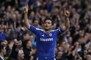 Absoluto ¨ªdolo en el Chelsea. El centrocampista ingl¨¦s abandon¨® el West Ham, equipo en el que jug¨® su padre, en 2001 para dar lugar a m¨¢s de una d¨¦cada comandando al equipo blue. Es el m¨¢ximo goleador de la historia del club y ha levantado tres ligas, cuatro FA Cups, una UEFA y una Champions.